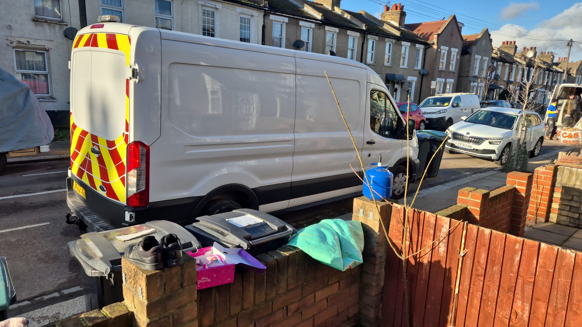 Same-day parcel delivery service in London